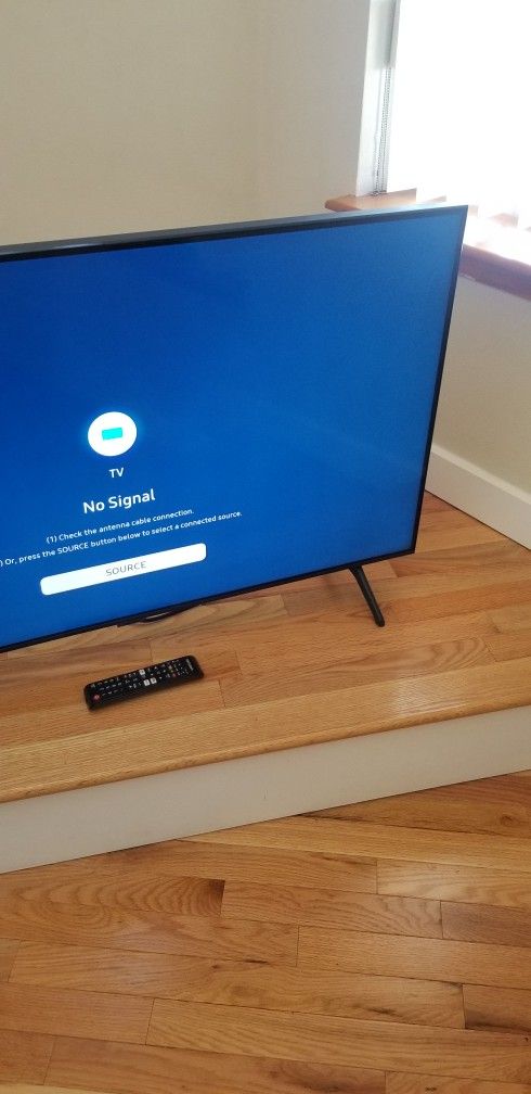 NEW cond 43 INCHES SAMSUNG SMART TV ,WITH REMOTE. , WORKS EXCELLENT , IN THE BOX