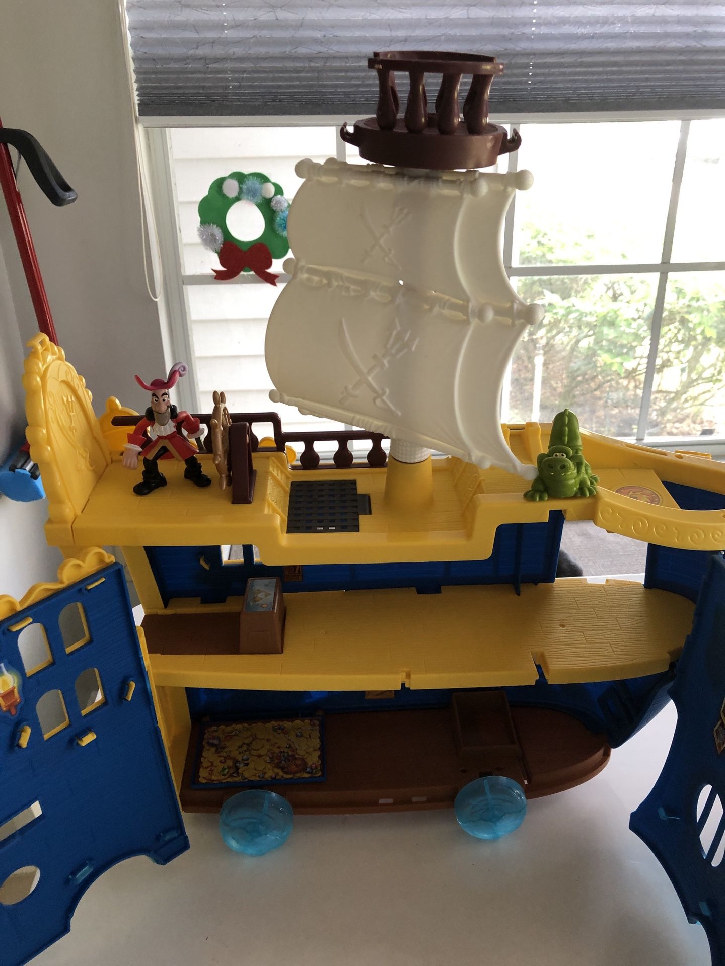 Jake and The Neverland Pirates Mighty Colossus And two small Ships.