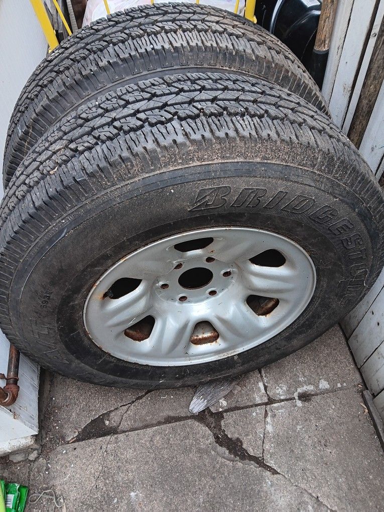 2 Tires 245/75/17
