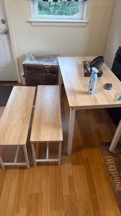 Kitchen set wt microwave $200
