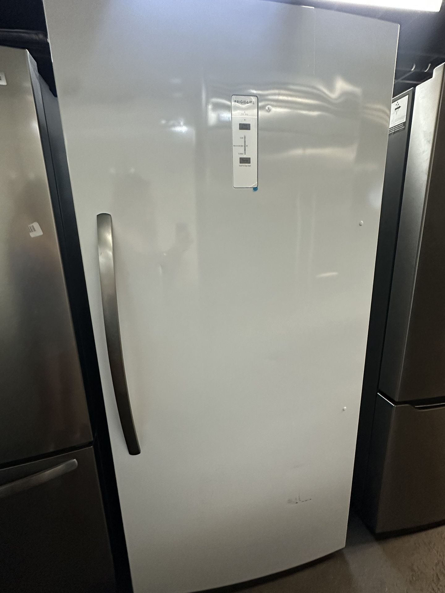 New Frigidaire Upright Fridge 20 Cubic