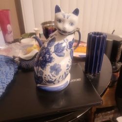 Blue And White Formalities Cat Statue 
