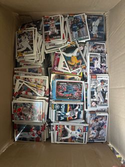 Large Lot of MLB Baseball Cards