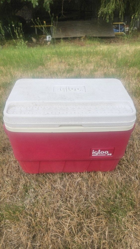 Vintage Igloo Legend 28 Cooler