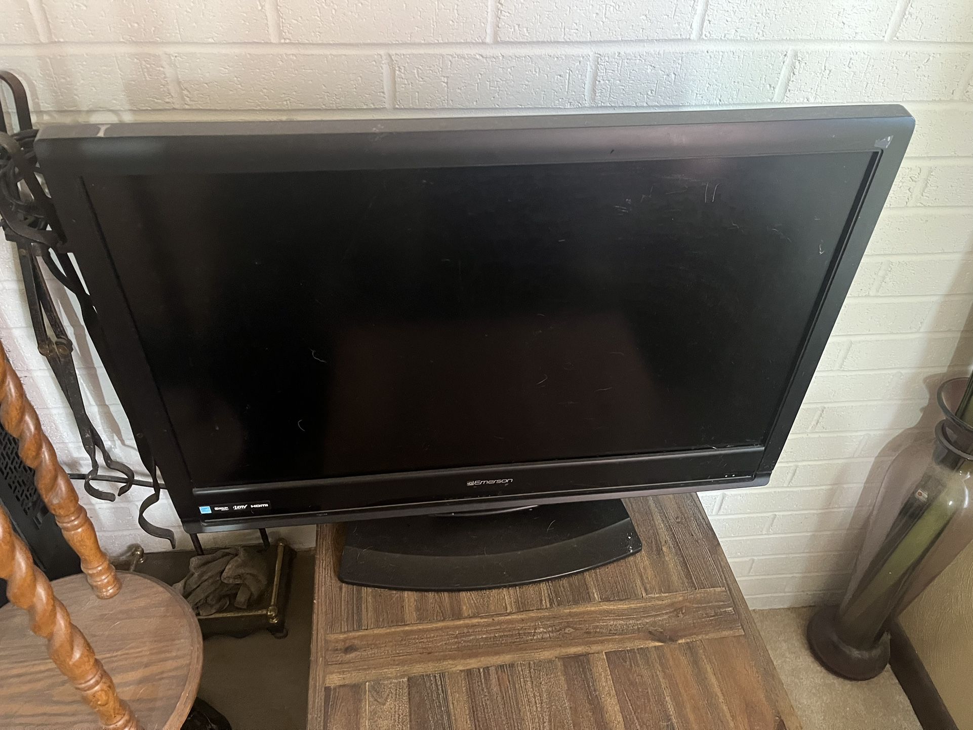 Emerson 32inch Tv