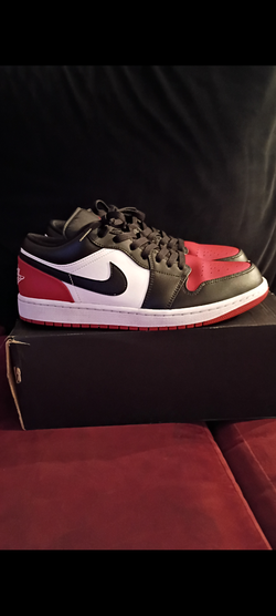 Jordan 1 Low size 10,, no box