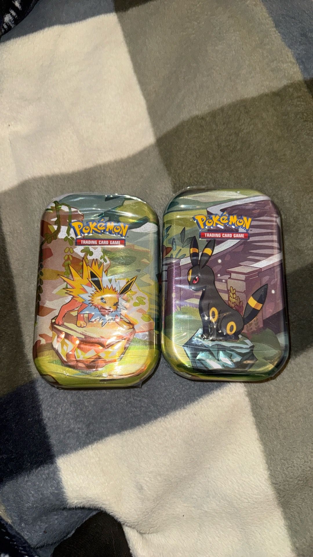 Pokemon Prismatic Evolutions Mini Tins