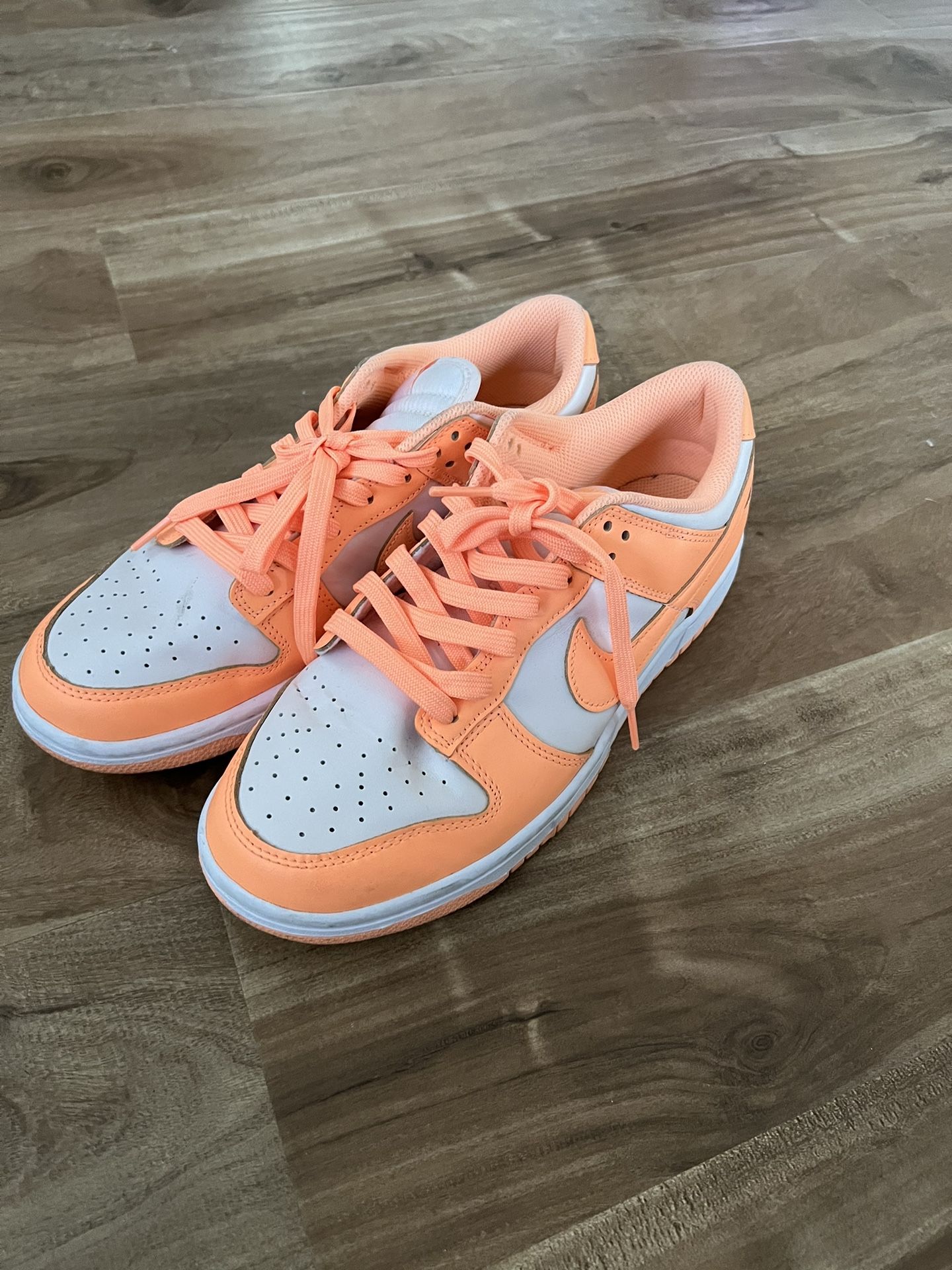 Nike Dunks Low Peach Cream