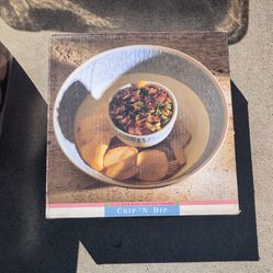 Chip and dip bowl