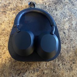 Sony XM5 Headphones 