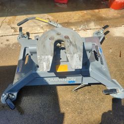and W
B&W Companion OEM 5th Wheel Hitch for Ram Towing Prep Package - Dual Jaw - 25,000 lbs