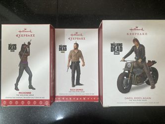 “The Walking Dead” Hallmark Keepsake Set! Great Find!