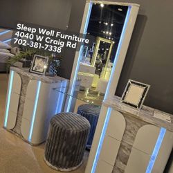 💕 Make Up Vanity Stations 💕 Furniture Sectionals, Queen Beds Avail