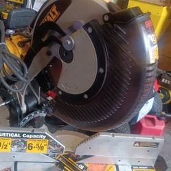 DEWALT CORDED MITER SAW 12 IN  USED 