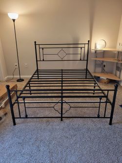 Queen bed + Queen mattress