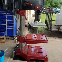 Craftsman 8-speed floor drill press in excellent working condition. Delivery available!
