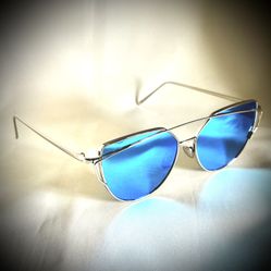 Stunning Silver Cat-Eye Sunglasses – Blue Mirrored Lenses (Like New)
