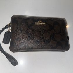 COACH medium Zip Wallet In Signature 