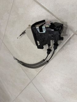 Hyundai Santa Fe Latch LH Front Door
