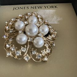 Brooch 