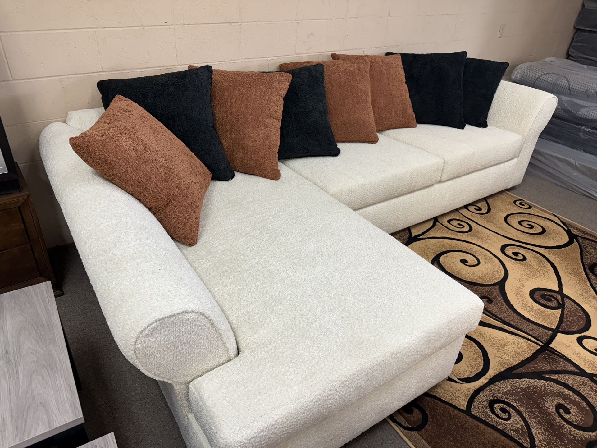 NEW SOFA SECTIONAL LARGE CHAISE TO LAY DOWN AND RELAX 