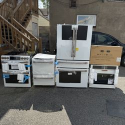 GE Cafe Full Set Refrigerator,Range Eléctric,Dishwasher,Microwave,Oven