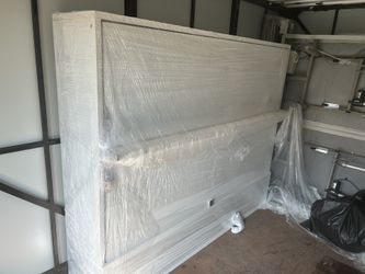 mint condition murphy bed