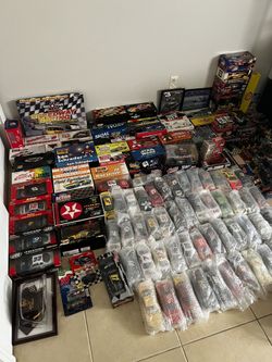 LOT OF VINTAGE Nascars Hotwheels Matchbox 