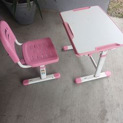 Little girl desk
