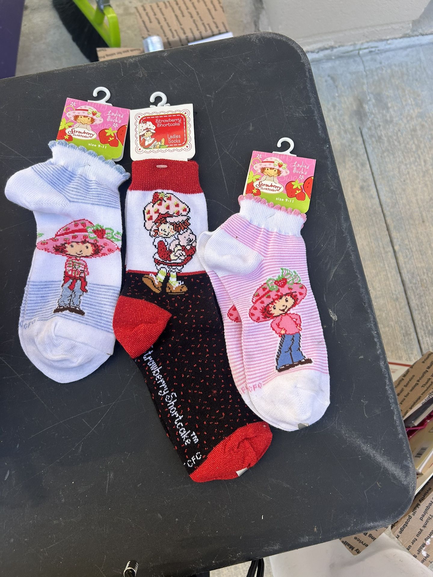 Vintage New Ladies, Strawberry Shortcake Socks, Three Pairs Size 9 To 11