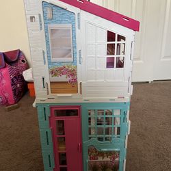 Barbie Malibu House and Kitchen set 