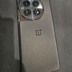 OnePlus Unlocked 12 16gb 512gb  Broken Screen 