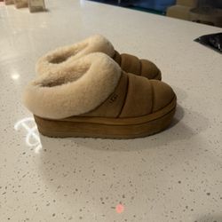 Women size8 Ugg platform shoes 