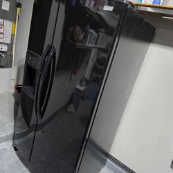 Kenmore Elite side-by-side refrigerator 22 Cubic Feet