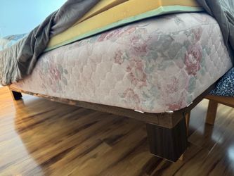 Full Size Wood Bed Frame w/ Mattress Box & Foam