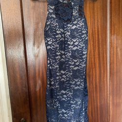 Size 1 Navy and Nude Formal Dress
