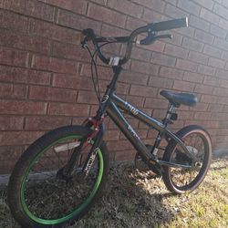 18" Boy's Bike/Bicicleta para Niños Rodada 18"