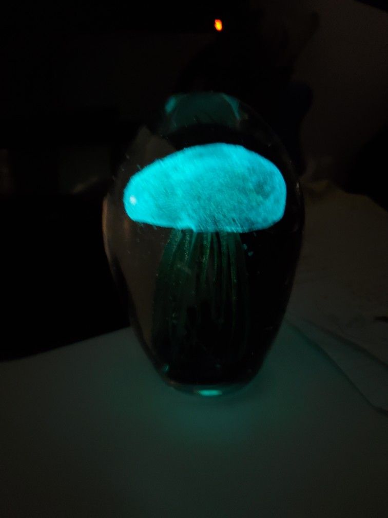 Hand made 5" Jelly Fish Green color in the glass, glowing in the dark,