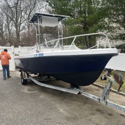 19 Foot Angler Center Console Fishing Boat