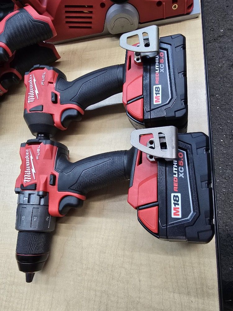 Milwaukee
M18 FUEL 18V Lithium-Ion Brushless Cordless Hammer Drill and Impact Driver Combo Kit (2-Tool) with 2 Batteries