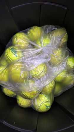 🥎 Softballs - Gently Used  - Dudley Thunder SX