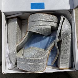 Dream Pairs Rhinestone Platform Heels size 6
