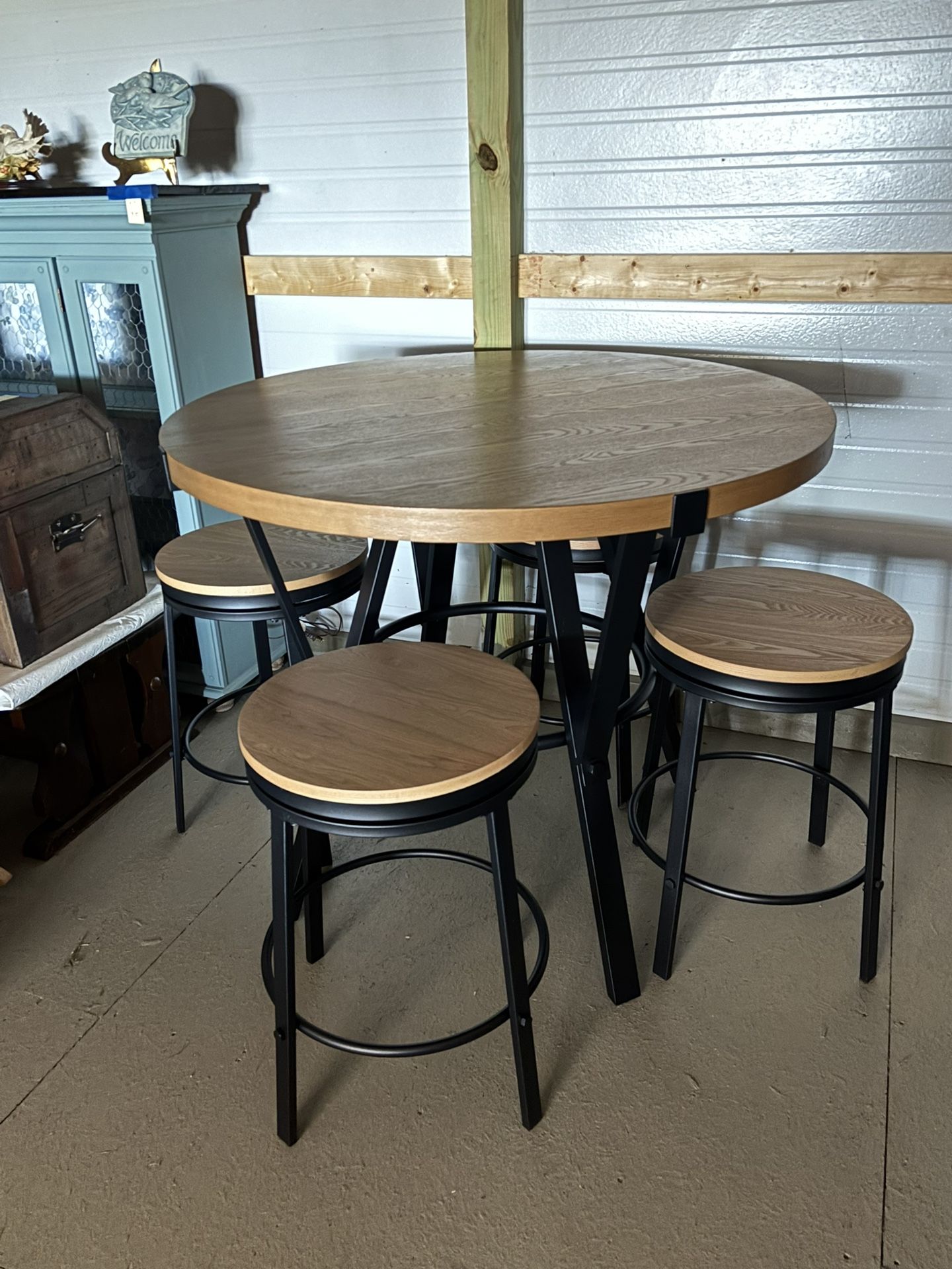 Pub Table & 4 Bar Stools