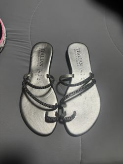 Italian shoemakers toe ring sandals
