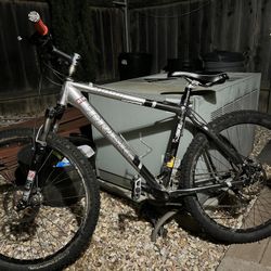 Trek 4900