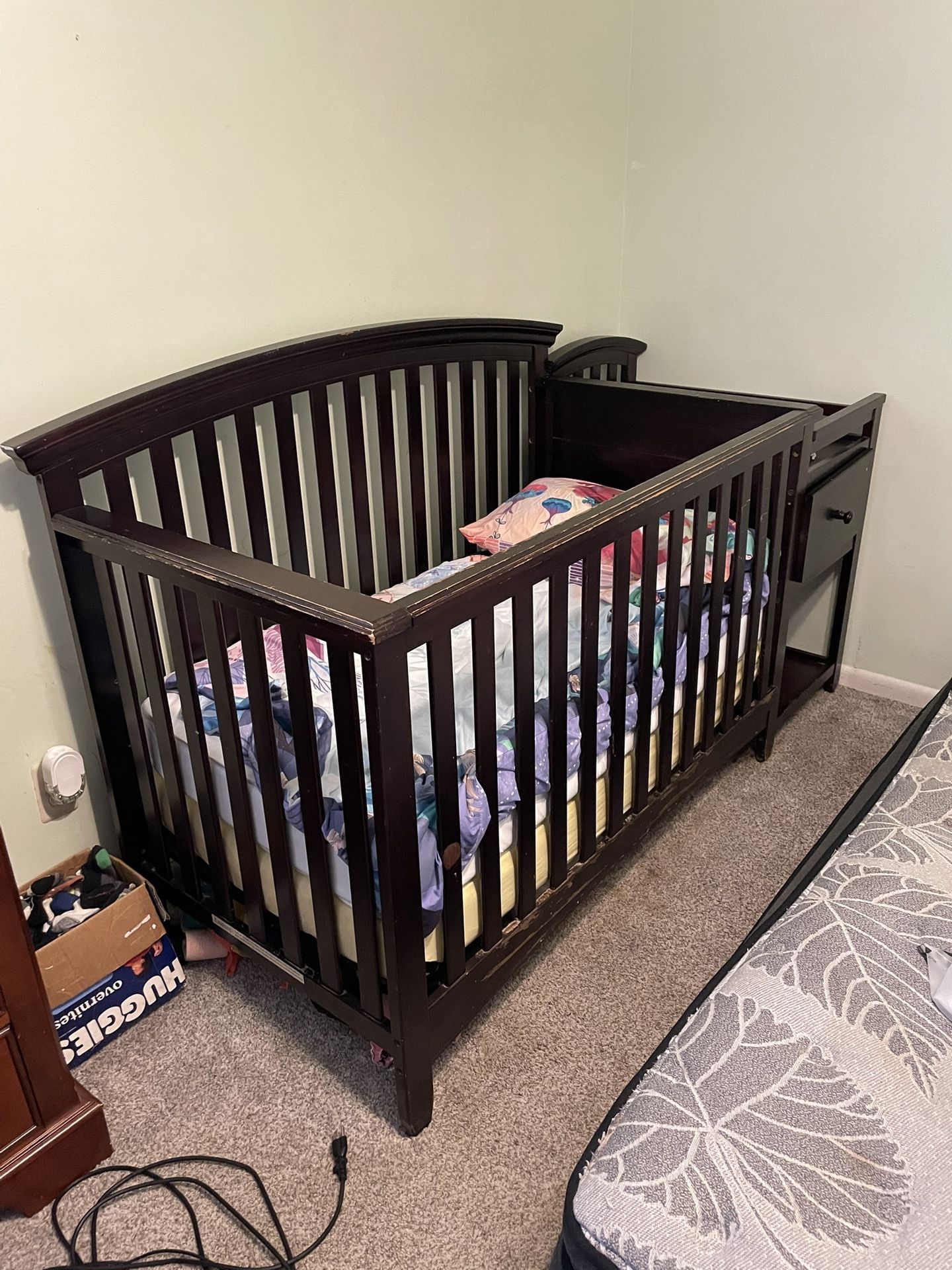 Graco 6 In 1 Convertible Crib With Changing Table And Drawer