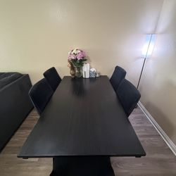 Dinning Table W Chairs/ Covers