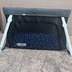 Guava Family lotus travel crib Lightweight