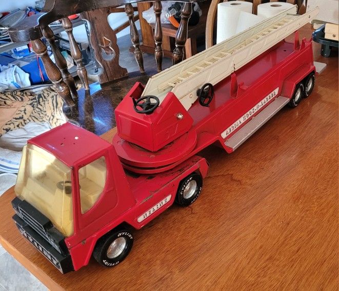 30" Nylint Aerial Hook & Ladder Fire Truck