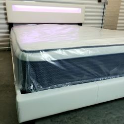 NEW QUEEN PILLOW TOP MATTRESS and BOX SPRING. Bed frame not included 👍
